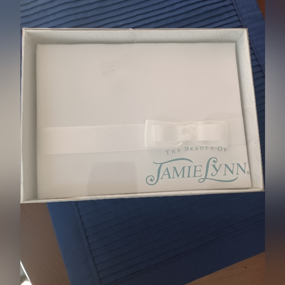 White Satin Guest Book By JAMIE LYNN